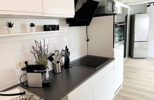 Zwickau Apartamento | Charmantes Altbau-Dachgeschossapp. zentral - APOLONIAliving