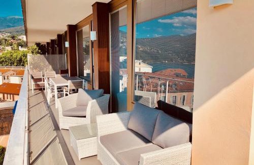 Luino Apartamento | Attico Palazzo di Vetro