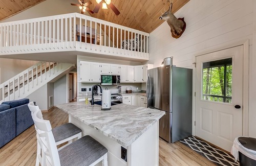 Sautee Nacoochee Casa | Attitude Adjustment - Treetop Chalet in Sky Lake – Rustic Charm with Hot Tub &