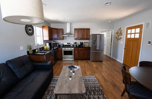 NoHo Arts District Casa | ATTRACTIVE 1-BEDROOM HOME IN GREAT NOHO ARTS DISTRICT LOCATION (p16)