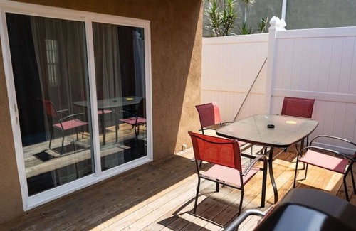 NoHo Arts District Casa | ATTRACTIVE 1-BEDROOM HOME IN GREAT NOHO ARTS DISTRICT LOCATION (p16)