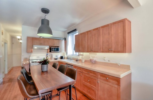 Paradise Park Apartamento | Apartamento de 3 habitaciones en un vecindario tranquilo con fácil estacionamiento