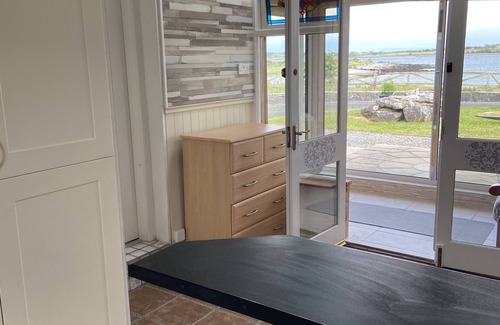 Galway Apartamento | Attractive cosy panoramic ocean view on Galway Bay