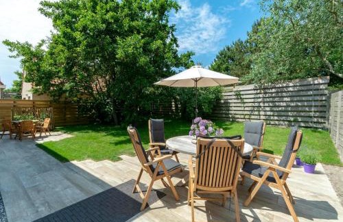 Callantsoog Casa | Attractive home with terrace