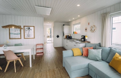 Grossenbrode Apartamento | Atractiva casa flotante en el lago