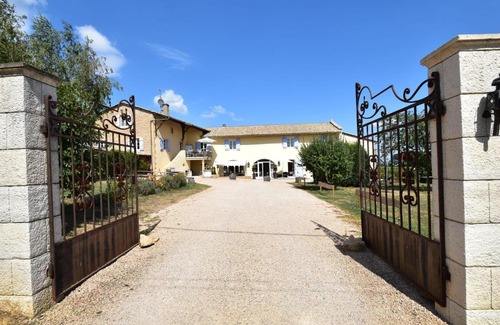 Chaintre Casa | Attractive Mansion in Vinzelles with Swimming Pool