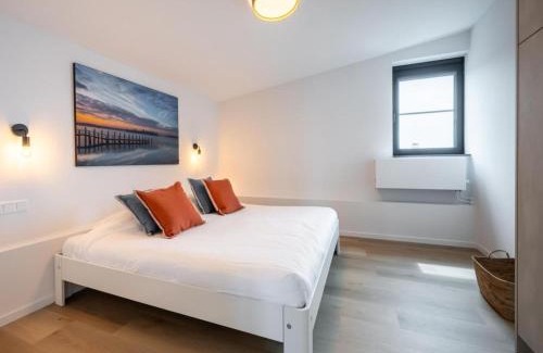 Kamperland Casa | Attractive villa with jetty