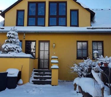 Neundorf Apartamento | Attraktive FeWo in Rosenthal am Rennsteig