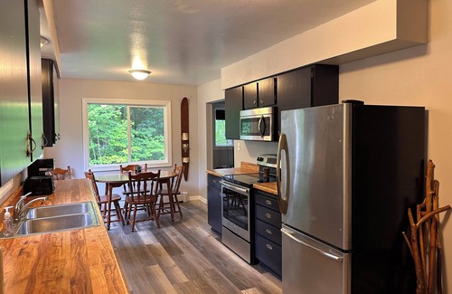 Deerbrook Casa | ATV/UTV/Snow & Ice Age Trails - Golfing - Lakes - Fireplace & Firepit - WIFI