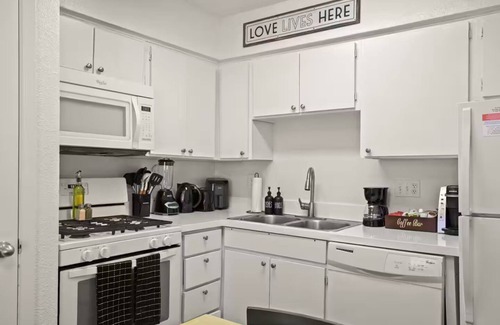 Hyde Park Apartamento | ATX Casa Vida BnB ~ Near North Loop & UT