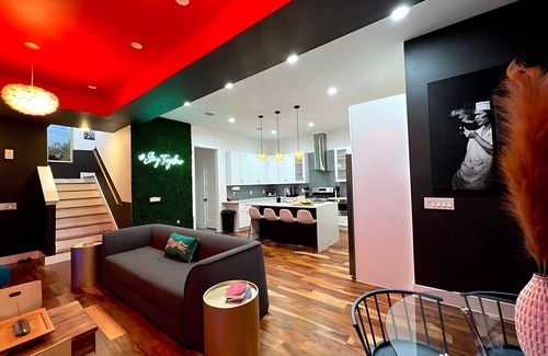 MLK Casa | ATX Hype House 6th Street 5 min Drive