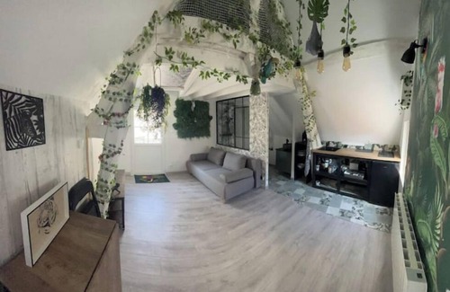 Saint-Aignan Apartamento | Atypical attic studio with exterior
