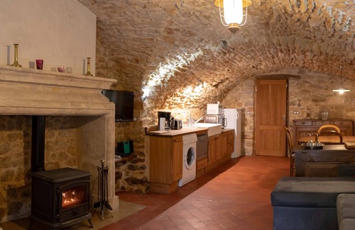 Sabran Apartamento | Casa atípica y muy cómoda en el corazón de una aldea de gardois.