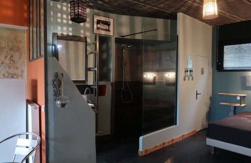 Roynac Cama Y Desayuno | Atypical house with 6 bedrooms and 5 bathrooms near the Saou forest