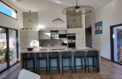 Lezignan-la-Cebe Casa | ATYPICAL VILLA WITH POOL