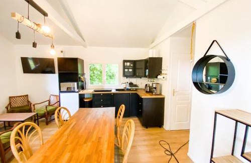 Plesidy Chalet De Esquí | Atypique Chalet la rivière sous votre fenêtre
