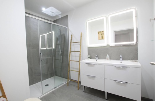 Carentan Apartamento | Vrbo Property