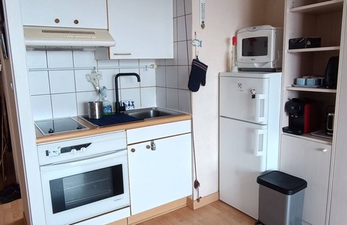 La Cite Apartamento | Au Bord de Mer - apartment on marina with balcony and sea view.