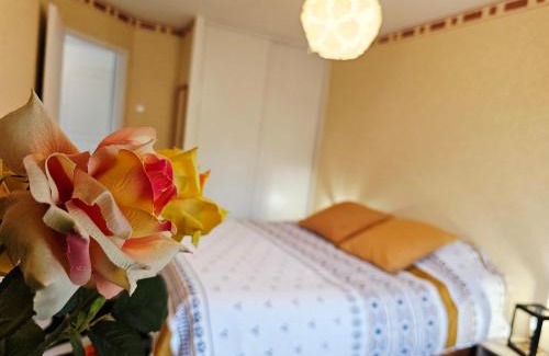 Saint-Jorioz Apartamento | Au cœur de St Jorioz, spacieux appartement avec terrasse et vue montagne.