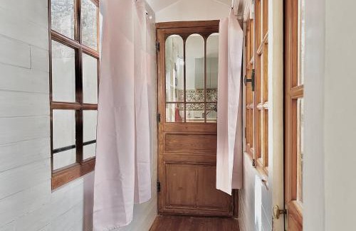 Nimes City Centre Apartamento | Au Croco fleuri, 50m des arènes, terrasse