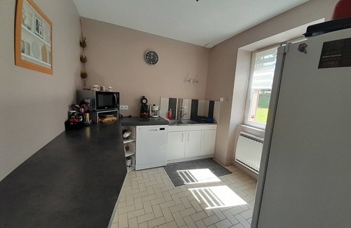 Saint-Exupery-les-Roches Casa | AU DOUX REFUGE" SELF-CATERING COTTAGE LARGE CAPACITY / FARM ANIMALS / OUTDOOR GAMES