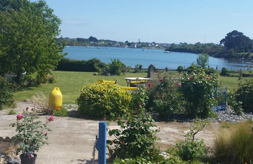Plouhinec Casa | AU FIL DE L 'EAU, cabaña en el sur de Bretaña, ubicada a lo largo de la RIA de Etel, Morbihan