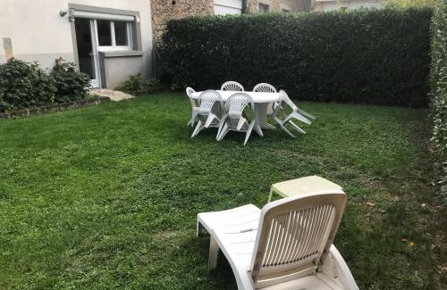Issoire Apartamento | Au parfait, T2 Rdc, frais, jardin, calme, parking, idéalement placé