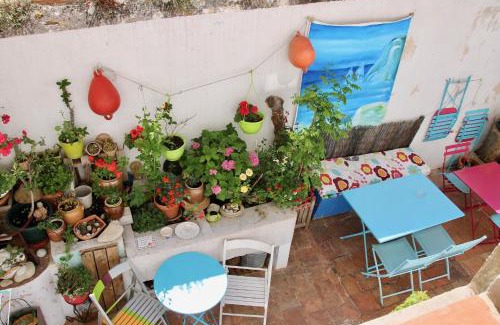 Cassis Hostal | Au Petit chez Soi