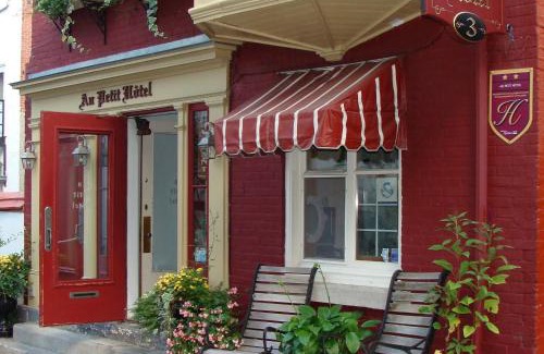 Vieux-Quebec-Cap-Blanc-colline Parlementaire Hotel | Au Petit Hôtel