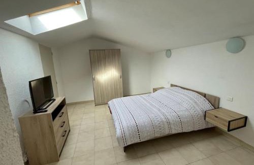 Cornillon-Confoux Apartamento | Au petit Olivier, Appartement avec jardin et piscine