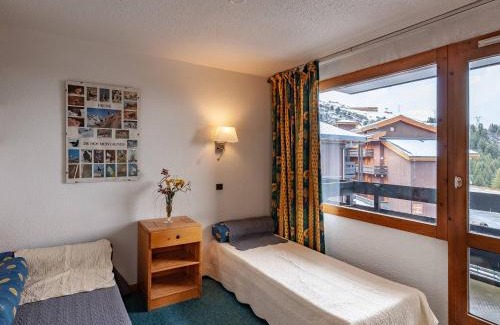 Meribel-Mottaret Apartamento | Au pied des pistes, balcon, casier à skis, proche commerces - FR-1-355-102