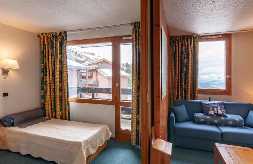 Meribel-Mottaret Apartamento | Au pied des pistes, balcon, casier à skis, proche commerces - FR-1-355-102