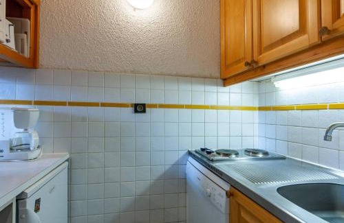 Meribel-Mottaret Apartamento | Au pied des pistes, balcon, casier à skis, proche commerces - FR-1-355-102