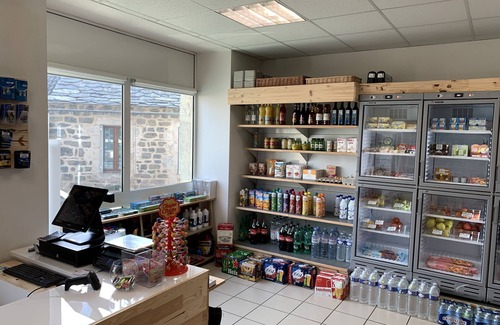 Freycenet-la-Tour Apartamento | Auberge de la Tour Bar Restaurant Supermercados