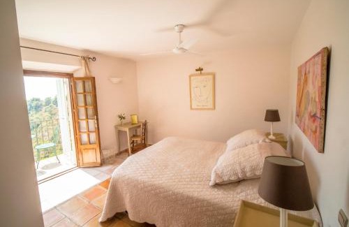 Tourrettes-sur-Loup Hotel | Auberge De Tourrettes