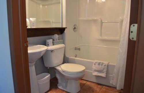 Sayabec Hotel | Auberge Du Lac Malcom