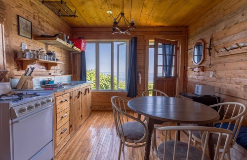 Gaspe Cabina | Auberge et Chalets Griffon Aventure