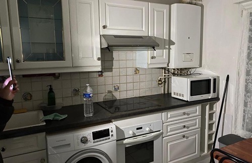 La Courneuve Hostal | Auberge KAMA