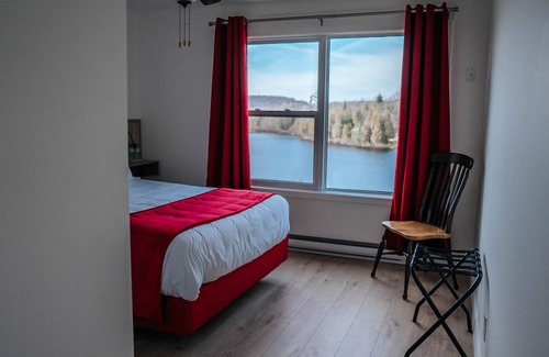 Saint-Hippolyte Cama Y Desayuno | Auberge Lac du Pin Rouge