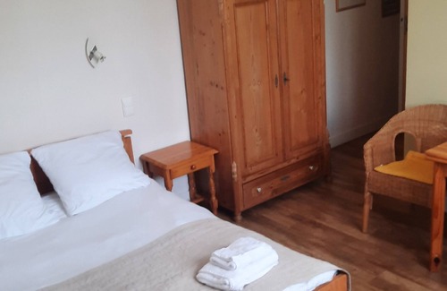 Saint-Julien-aux-Bois Hotel | Auberge st Julien aux bois