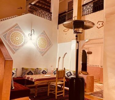 Akhendachou nAit Ouffi Hotel | Auberge Tissadrine