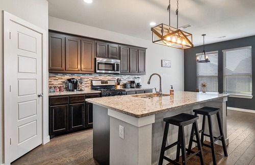 Aubrey Casa | Aubrey Escape w/ Fenced Backyard by StayLage
