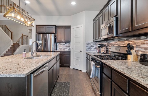 Aubrey Casa | Aubrey Escape w/ Fenced Backyard by StayLage