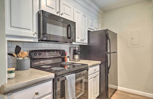 Auburn Condominio | Auburn Condo w/ 2 Pools < 2 Mi to University!