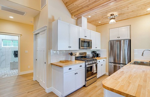 Auburn Cabaña | Auburn Farmhouse w/ Fireplace, Close to Wineries