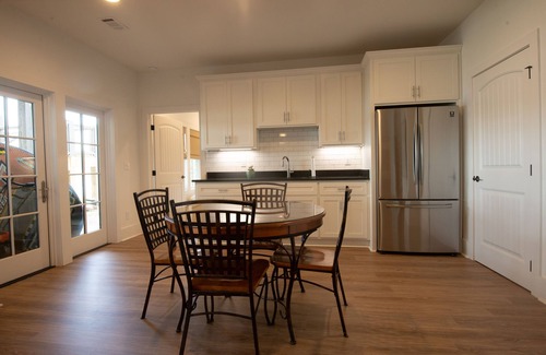Dadeville Casa | Auburn Game day perfection! Beautiful Lakefront Home. Hot Tub, big water views.