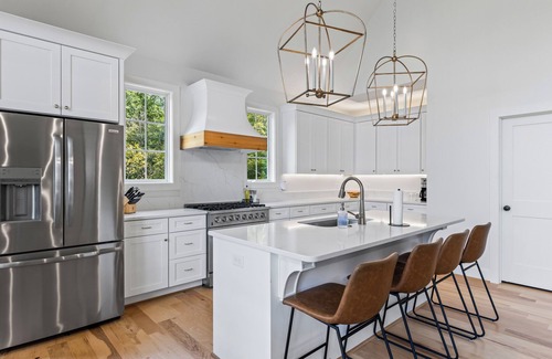 Dadeville Casa | Oak Road Oasis! Newly built Home with Hot Tub, Fire Pit, King Beds, Sleeps 12!