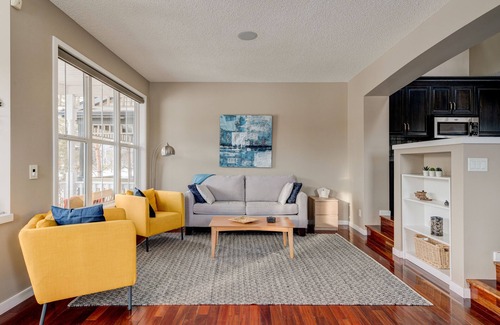 Southeast Calgary Casa | Auburn Oasis☀️near Mountains*South Health*Fish Creek*4 bdrms*4 bthrms*Sleeps 10