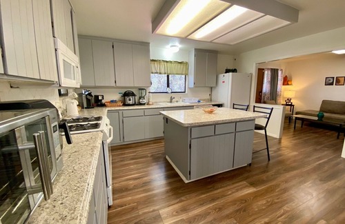 North Auburn Casa | Auburn's Family Hideaway - 3 bedrooms with king bed, BBQ, Internet, jet tub