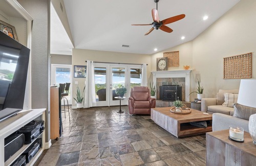 Newcastle Complejo | Auburn Wine & Beer Country Retreat Sleeps 12+w/Pool Hot Tub Sunset Views Pets